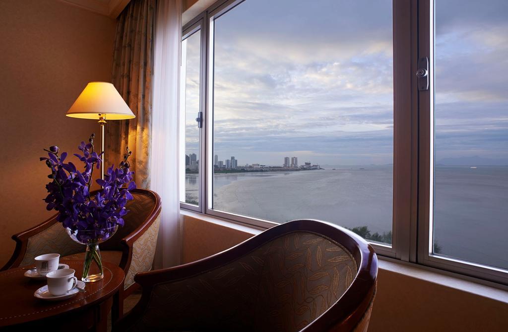 Gurney Bay Hotel, A Parkroyal Partner Hotel George Town Exteriér fotografie A view of the Bay of Bengal from a room at the Taj Bengal