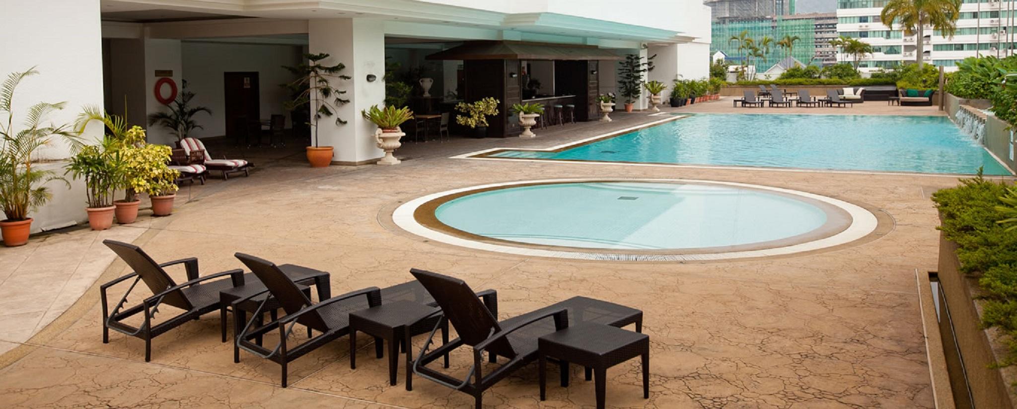 Gurney Bay Hotel, A Parkroyal Partner Hotel George Town Exteriér fotografie The pool at the hotel