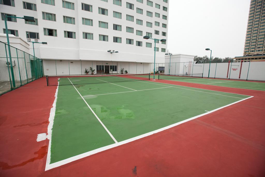 Gurney Bay Hotel, A Parkroyal Partner Hotel George Town Exteriér fotografie Tennis courts
