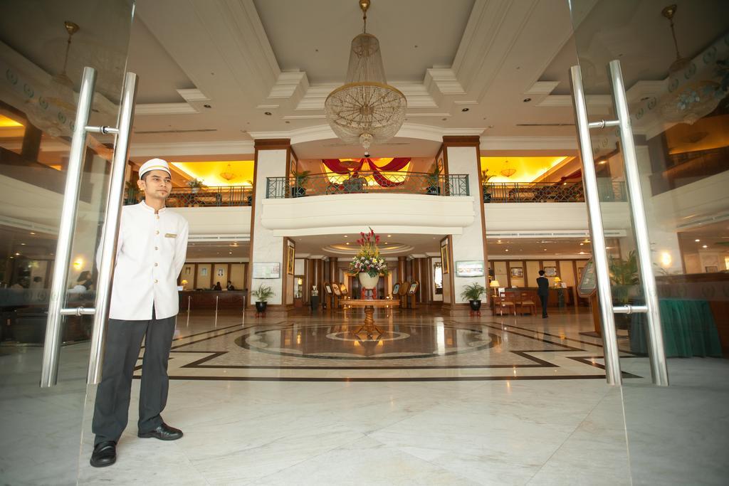 Gurney Bay Hotel, A Parkroyal Partner Hotel George Town Exteriér fotografie The lobby of the hotel