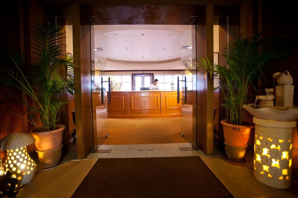 Gurney Bay Hotel, A Parkroyal Partner Hotel George Town Exteriér fotografie Entrance to the club