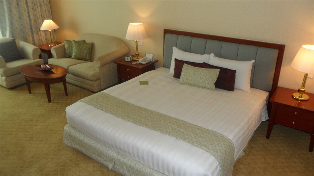 Gurney Bay Hotel, A Parkroyal Partner Hotel George Town Exteriér fotografie A room at the hotel