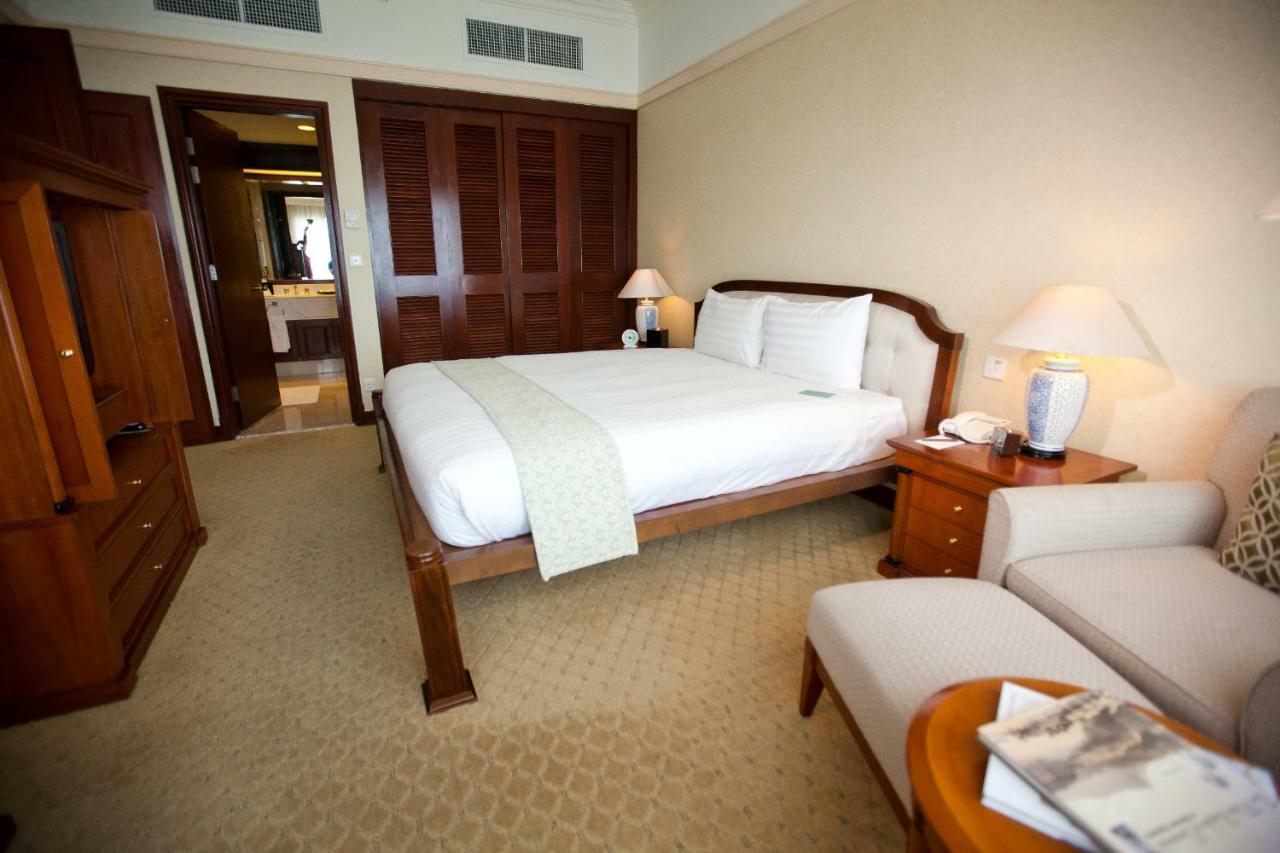 Gurney Bay Hotel, A Parkroyal Partner Hotel George Town Exteriér fotografie A room at the hotel
